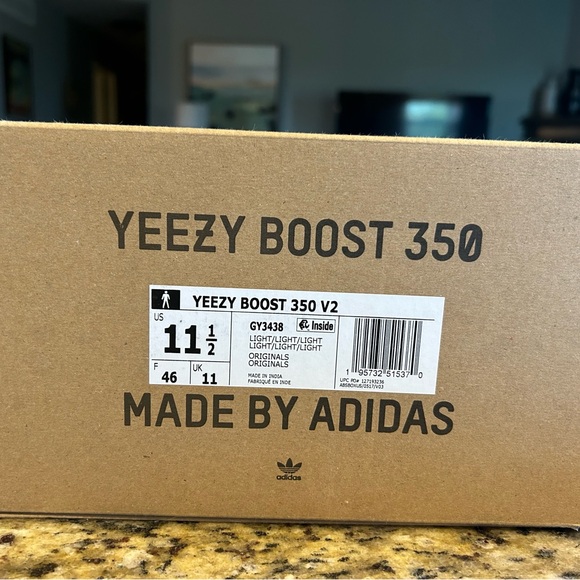 NWT Color Change Yeezy Boost 350 V2 “Light” Color Changing Shoes - Picture 12 of 16